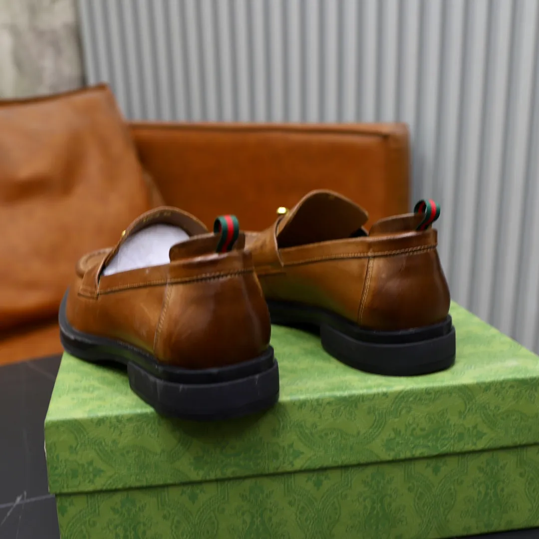 Men's shoes: 250🙅‍♂️🙅‍♂️🙅‍♂️Niuli Brand: GUCCI Size: 38-44 (45 can be customized) Level: Counter classic Material: Original soft cowhide upper Comfortable cowhide lining Original lightweight outsole Style category: Business casual footwear Driving leather shoes Color: Actual picture color